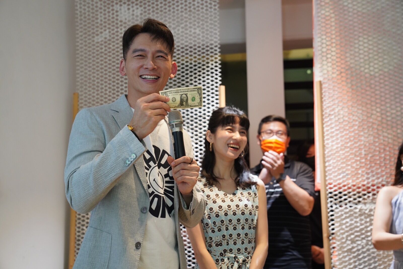 Read more about the article 連俞涵、溫昇豪CP合體 最愛這道客家法式料理！
