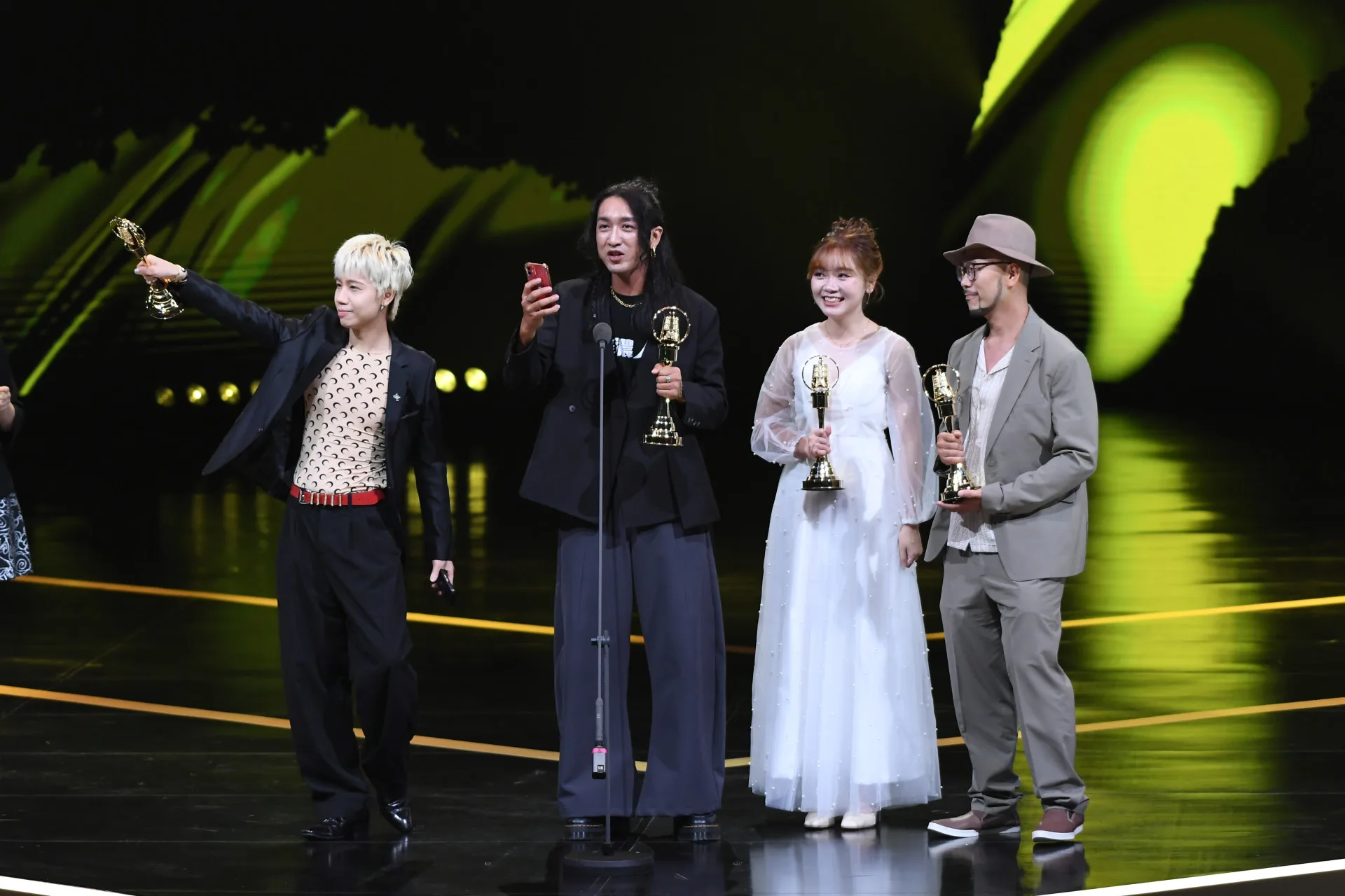 Read more about the article 廣播金鐘60／客語翻唱流行歌迸出火花　《音樂大亂鬥》奪企劃編撰獎